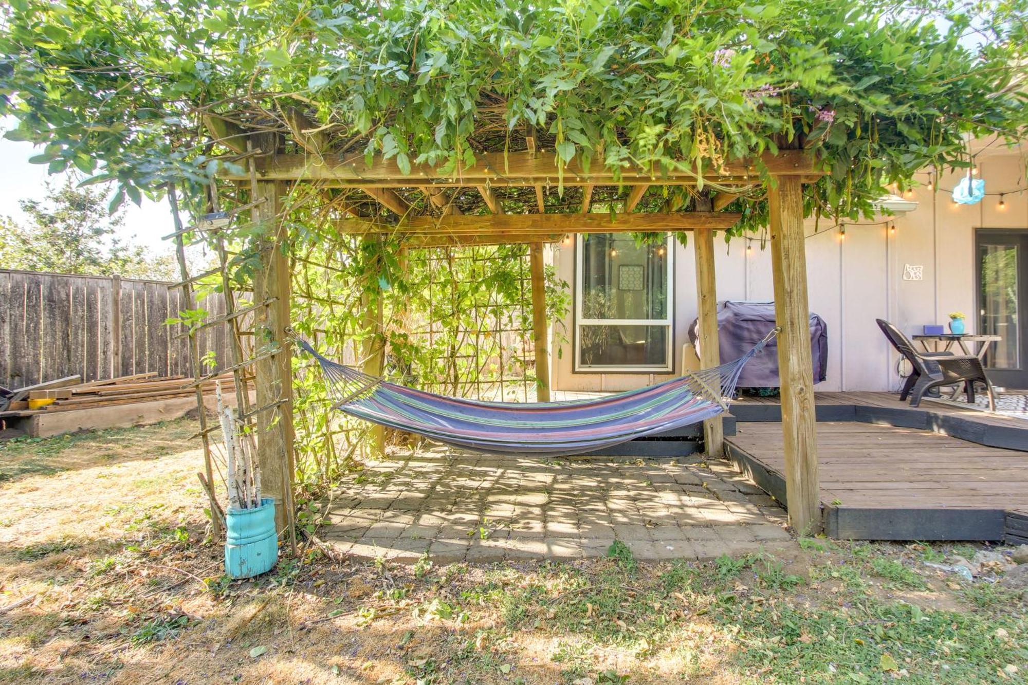 Pet-Friendly Home With Grill, 2 Mi To Autzen Stadium Springfield Eksteriør bilde